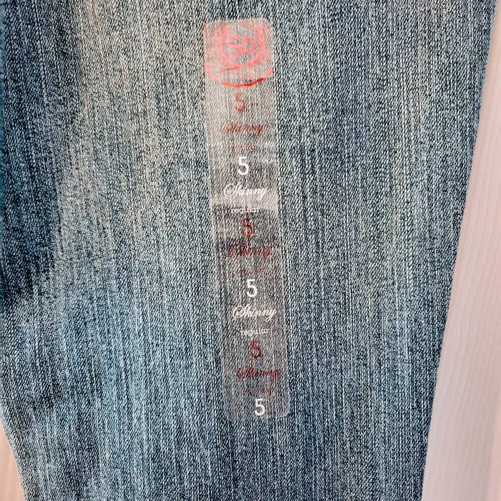 BUNDLE of BNWT Sz 5 Jeans by So & EUC Floral Mini-Skirt Sz Sm by Charlotte Russe - Picture 9 of 13